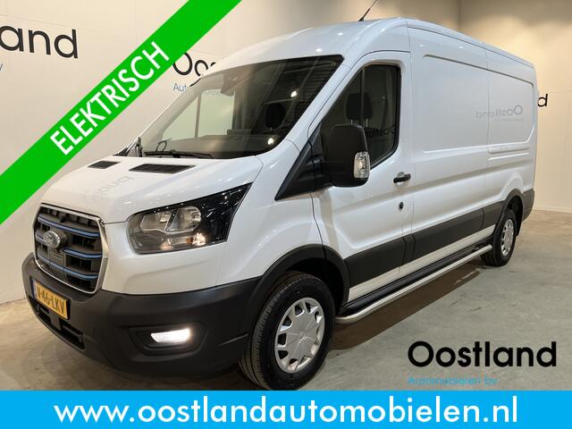 Ford E-Transit 350 L3H2 Trend 68 kWh 184 PK / 100% Elektrisch !! / Airco / Cruise Control / CarPlay / Camera / Navigatie / 3-Zits / NIEUW !!