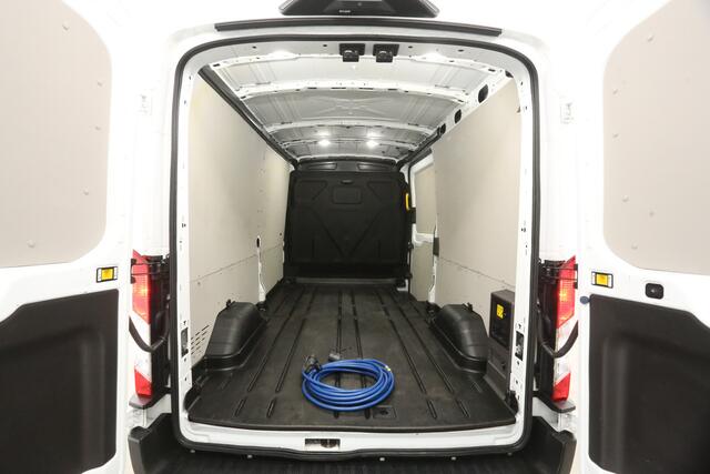 Ford E-Transit L3H2 Trend 89 kWh | 4,25 T + B-Rijbewijs | SOH 96% | Snelladen | Airco | Camera | Cruise | 3-Zits | Carplay | Stoelverw. | Parkeersens.