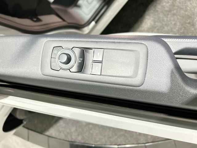 Ford E-Transit Cust. 340 L2H1 Sport 65 kWh Camera | Navi | Nieuw! Trekhaak!