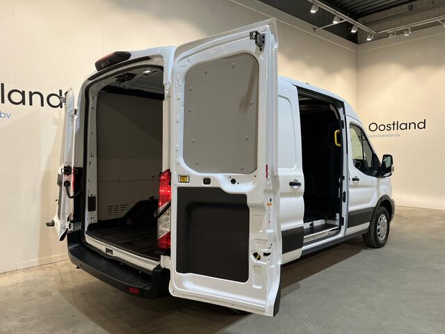 Ford E-Transit 350 L2H2 Trend 68 kWh 184 PK / 100% Elektrisch !! / Airco / Cruise Control / CarPlay / Camera / Navigatie / 3-Zits / 10.350 KM !!