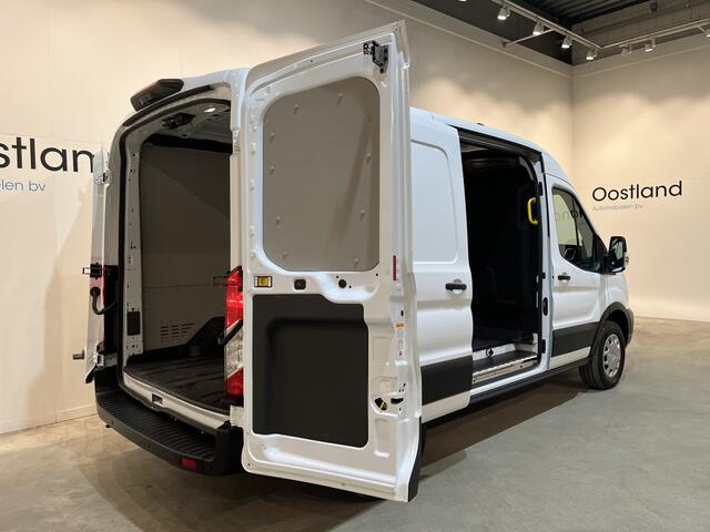 Ford E-Transit 350 L2H2 Trend 68 kWh / 100% Elektrisch !! / Airco / Cruise Control / CarPlay / Camera / Navigatie / 3-Zits / 12.000 KM !!