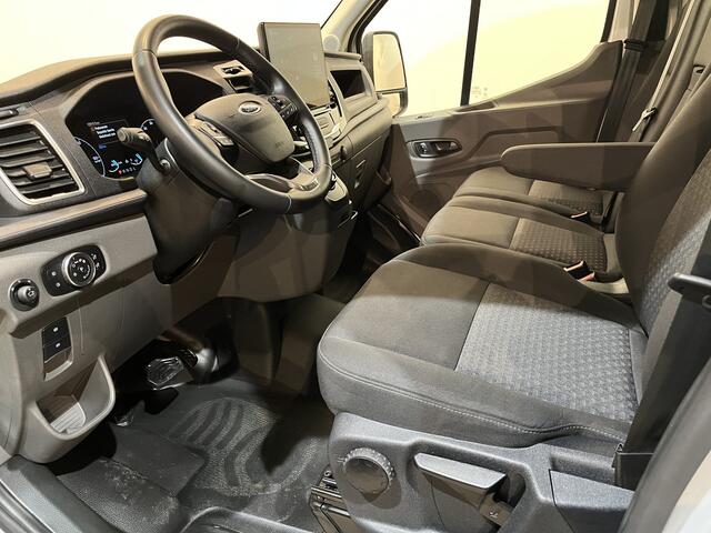Ford E-Transit 350 L2H2 Trend 68 kWh / 100% Elektrisch !! / Airco / Cruise Control / CarPlay / Camera / Navigatie / 3-Zits / 12.000 KM !!