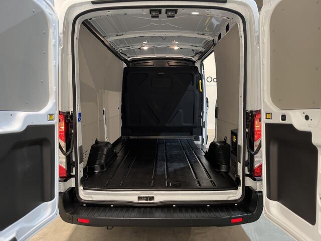 Ford E-Transit 350 L2H2 Trend 68 kWh / 100% Elektrisch !! / Airco / Cruise Control / CarPlay / Camera / Navigatie / 3-Zits / 10.000 KM !!