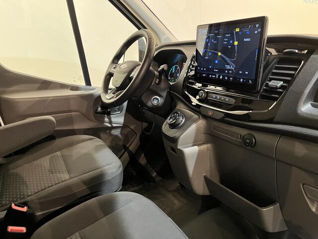 Ford E-Transit 350 L2H2 Trend 68 kWh / 100% Elektrisch !! / Airco / Cruise Control / CarPlay / Camera / Navigatie / 3-Zits / 6.600 KM !!