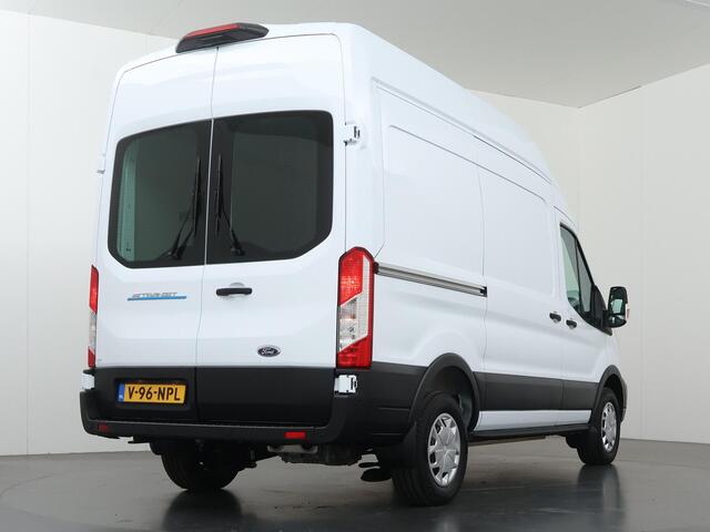Ford E-Transit 350 | L2 H3 | Trend | 68 kWh | Adaptive Cruise | Navigatie | Parkeercamera | 3-zits | Climate Control | Stoelverwarming