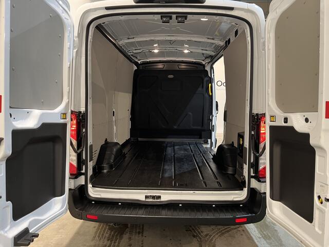 Ford E-Transit 350 L2H2 Trend 68 kWh / 100% Elektrisch !! / Airco / Cruise Control / CarPlay / Camera / Navigatie / 3-Zits / 11.500 KM !!