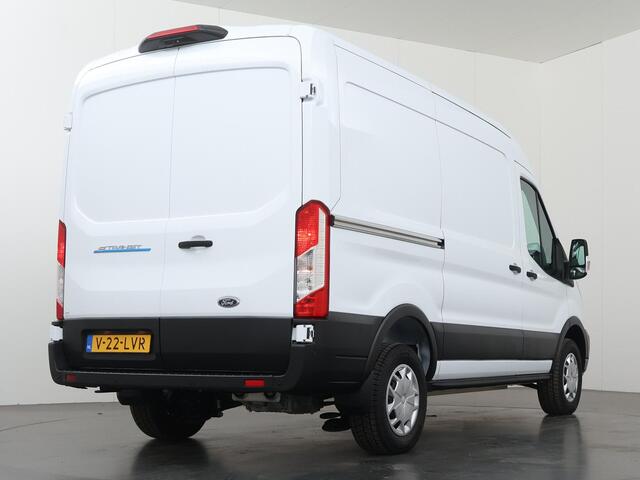 Ford E-Transit 350 | L2 H2 | Trend | 68 kWh | Navigatie | Parkeercamera | 2-zits | Climate Control | Stoelverwarming | DAB+ | Apple Carplay