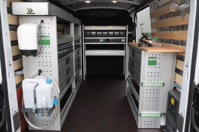 Ford E-Transit 425 L2H2 Trend 68 kWh WERKPLAATSBUS | NAVI | CAMERA + PDC | VRUIT/STOELVERW | LANE-ASSIST/WARNING | BOTT-BEDRIJFSWAGENINRICHTING |