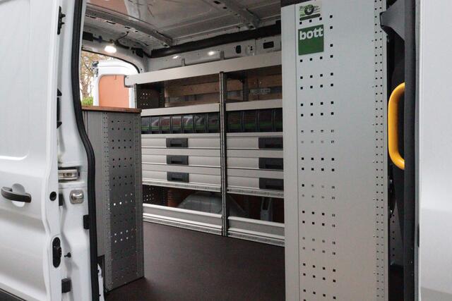 Ford E-Transit 425 L2H2 Trend 68 kWh WERKPLAATSBUS | NAVI | CAMERA + PDC | VRUIT/STOELVERW | LANE-ASSIST/WARNING | BOTT-BEDRIJFSWAGENINRICHTING |