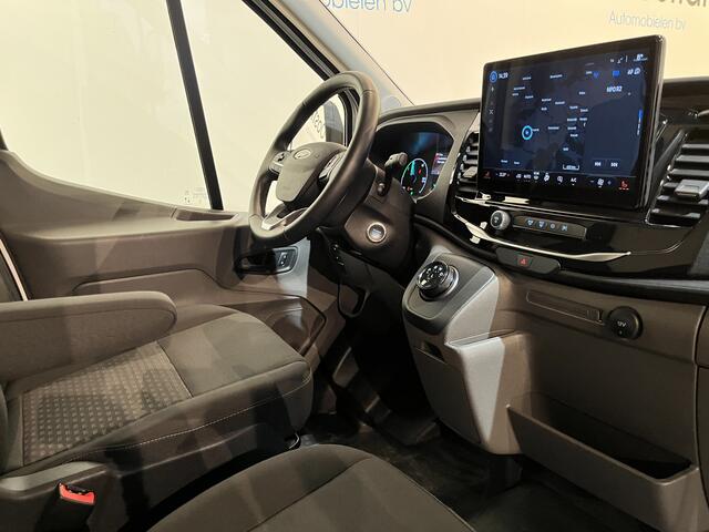Ford E-Transit 350 L2H2 Trend 68 kWh / 100% Elektrisch !! / Airco / Cruise Control / CarPlay / Camera / Navigatie / 3-Zits / 5.100 KM !!
