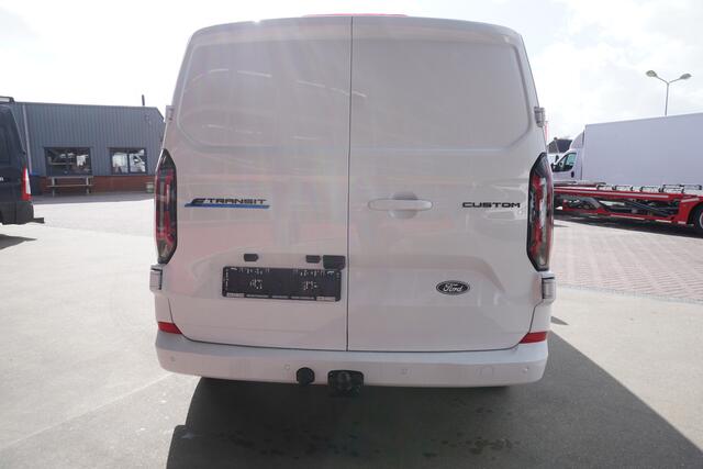 Ford E-Transit Cust. 320L L2H1 Limited 65 kWh Automaat met Powerpack Nr. V019 | Airco | Cruise | Apple CP- Android auto | Trekhaak