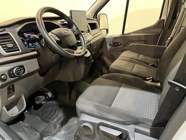 Ford E-Transit 390 (3500 kg) L2H2 Trend 68 kWh / 100% Elektrisch !! / Airco / Cruise Control / CarPlay / Camera / Navigatie / 3-Zits / 1.300 KM !!