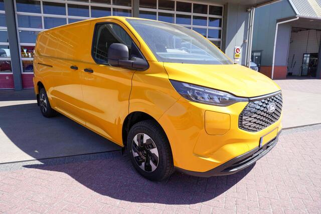 Ford E-Transit Cust. 320 L2H1 136PK Trend 65 kWh Automaat nr. V125 | Airco | Cruise | Camera | Apple CP| Trekhaak 8 STUKS