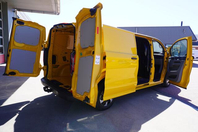 Ford E-Transit Cust. 320 L2H1 136PK Trend 65 kWh Automaat nr. V125 | Airco | Cruise | Camera | Apple CP| Trekhaak 8 STUKS