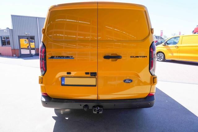 Ford E-Transit Cust. 320 L2H1 136PK Trend 65 kWh Automaat nr. V125 | Airco | Cruise | Camera | Apple CP| Trekhaak 8 STUKS