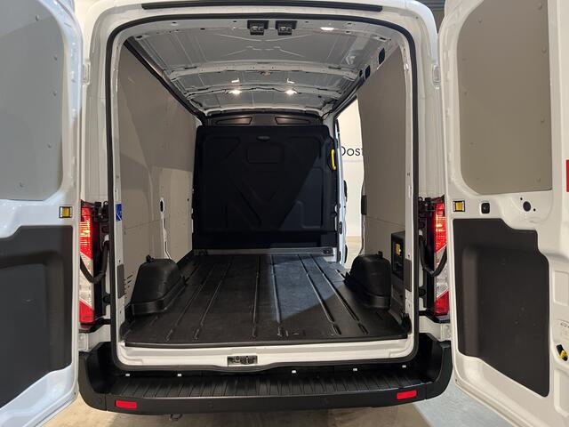 Ford E-Transit 390 (3500 kg) L2H2 Trend 68 kWh / 100% Elektrisch !! / Airco / Cruise Control / CarPlay / Camera / Navigatie / 3-Zits / 4.000 KM !!