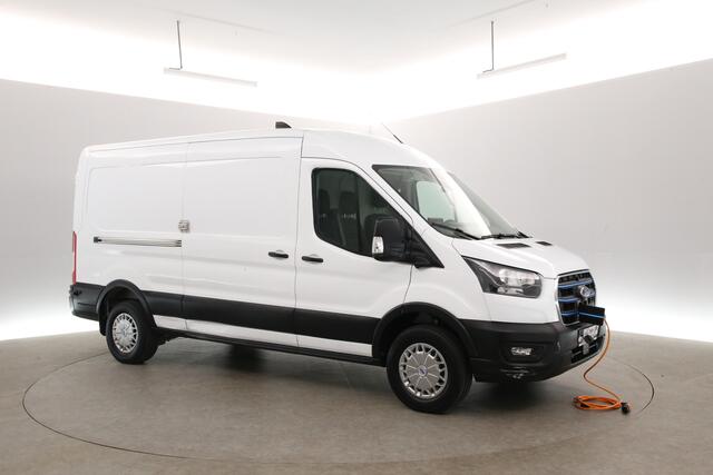 Ford E-Transit L3H2 68 kWh | Snelladen | SOH 95% | 360° | Clima | 3 Zits | Cruise | Carplay | Parkeersens.