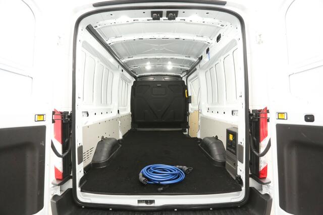 Ford E-Transit 68 kWh L3H2 | Snelladen | SOH 92% | Clima | Cruise | 3 Zits | Carplay | Parkeersens.