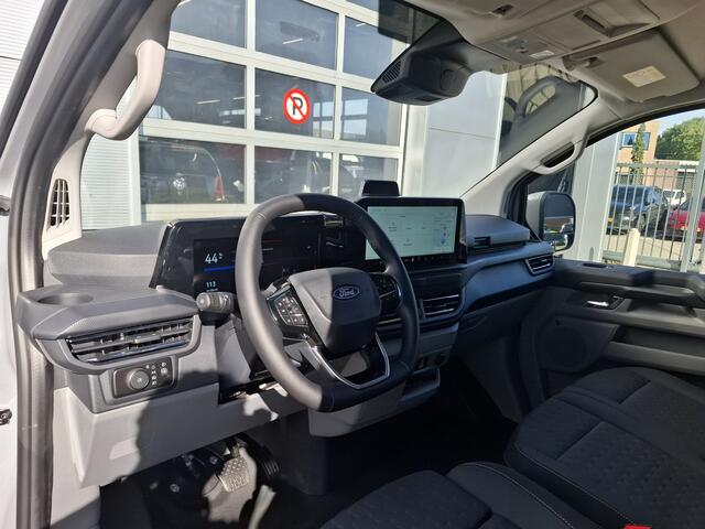Ford E-Transit Cust. 340 L2H1 Limited 71 kWh | Navigatie/Android/Apple Carplay | LM Velgen 17" | Verwarmde Voorstoelen/Stuur/Voorruit | PDC Voor en Achter + Achteruitrijcamera | Cruise Control | Airco |