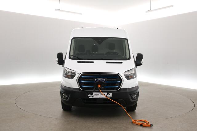 Ford E-Transit L3H2 68 kWh | Snelladen | SOH 96% | 360° Camera | Clima | 3 Zits | Cruise | Carplay | Parkeersens.