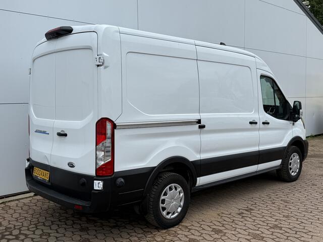 Ford E-Transit 68kWh 184PK L2H2 317km WLTP 97,3% (SOH) BEV Snelladen 360 Camera Cruise control Climate control Carplay Navigatie Laadkabel Parkeersensoren – foto 4