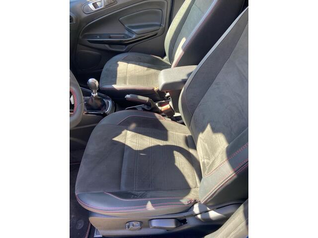 Ford ECOSPORT 1.0 EcoBoost ST-Line 125 Pk | Winter Pack | Cruise Control | Achteruitrijcamera | Dodehoeksensoren | Dealer Onderhouden! |