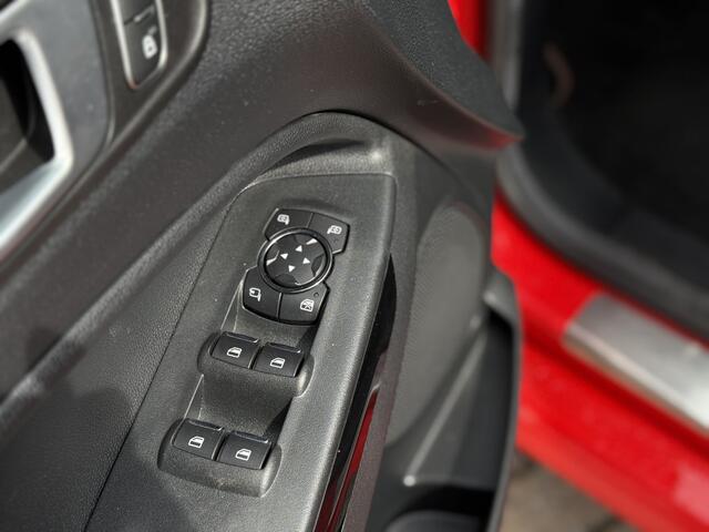 Ford ECOSPORT 1.0 EcoBoost ST-Line 140pk! met 33.164km!! | Stoel/Stuurverwarming | PDC V+A | Navi | Cruise | Clima | Keyless | Dodehoekdetectie | RIJKLAARPRIJS INCL 12 MAANDEN GARANTIE EN BEURT