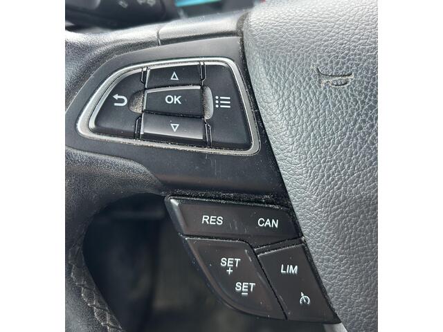 Ford ECOSPORT 1.0 EcoBoost Titanium 125PK | Dealeronderhouden | Nieuwe APK | Trekhaak | Parkeersensoren | Stoelverwarming | Stuurverwarming | Voorruitverwarming | Climate Control | Cruise Control | Navigatie | 2 Sleutels |