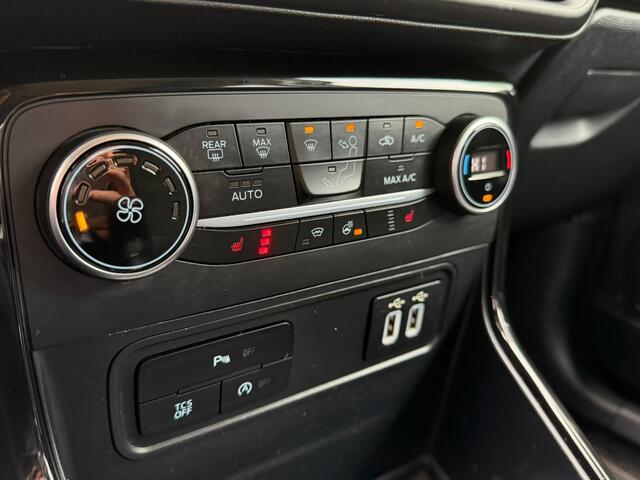 Ford ECOSPORT 1.0 EcoBoost Titanium Ultimate | Apple Carplay | Trekhaak | Stuur & stoelverwarming | Sfeerverlichting
