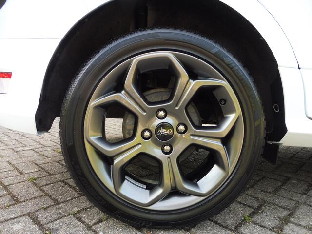 Ford ECOSPORT 125pk ST-Line Ecc CrC 17i Navi Pdc v+a Nwe.distributie in nieuwstaat