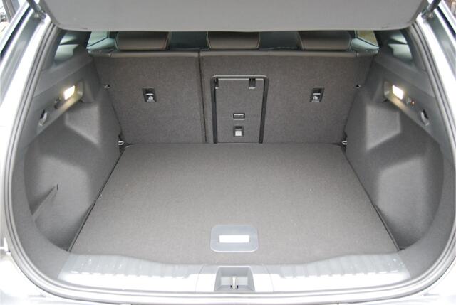 Ford EXPLORER Extended Range RWD 79 kWh | AGR STOELEN | TREKHAAK | WARMTEPOMP