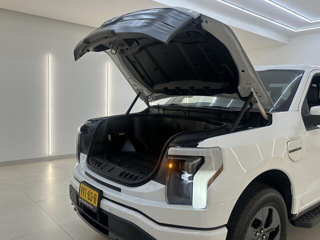 Ford F-150 LIGHTNING Lariat