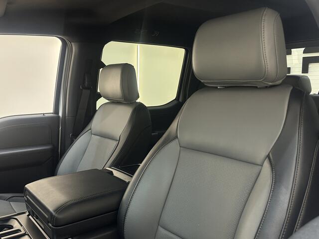 Ford F-150 LIGHTNING Lariat