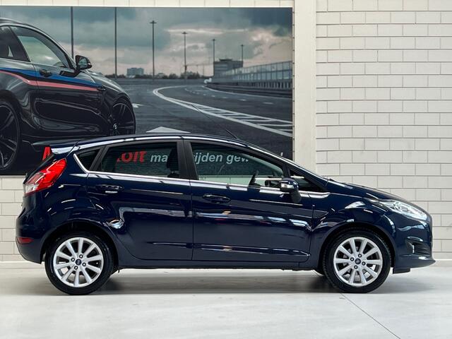 Ford FIESTA 1.0 EcoBoost Titanium 5 Deurs 125 PK / Airco / 16" LM Velgen / LED Verlichting / Multi Media Voorb / NIEUWSTAAT!