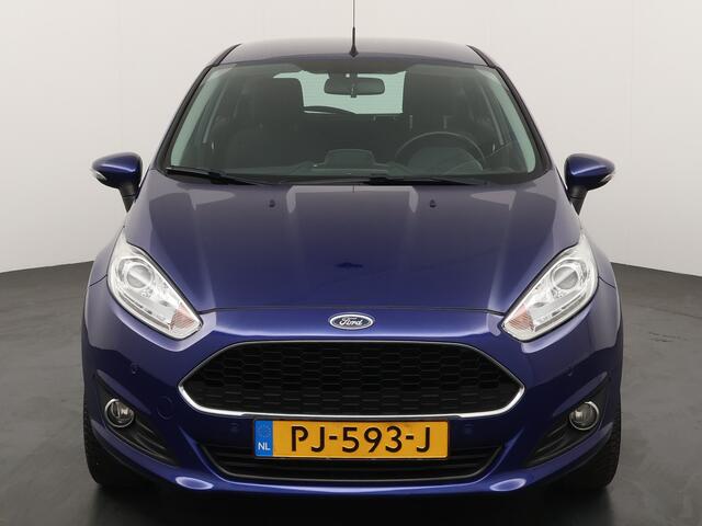 Ford FIESTA 80PK Style Ultimate | Allseason banden | Voorruitverwarming | Park. Sens V+A | Cruise | Airco