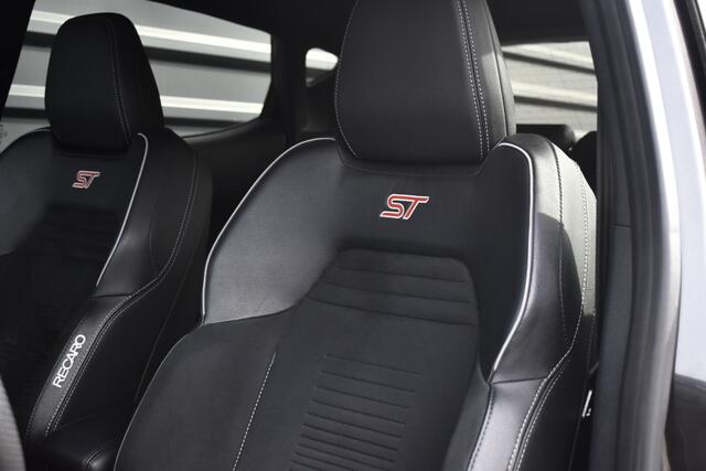 Ford FIESTA 1.5 ST-3 200pk | Recaro Seats | Camera | B&O Audio | Stuur + Stoelverwarming | CarPlay | Orig. NL |