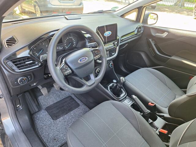 Ford FIESTA 1.1 Trend NIEUW MODEL Airco-Cruise Control-Navigatie-Licht metalen velgen