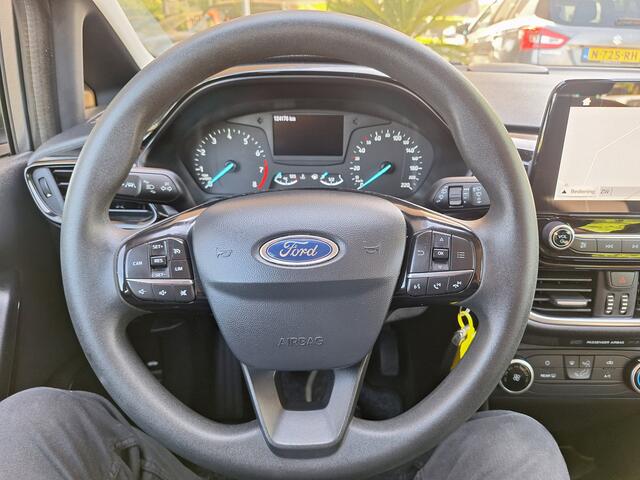 Ford FIESTA 1.1 Trend NIEUW MODEL Airco-Cruise Control-Navigatie-Licht metalen velgen