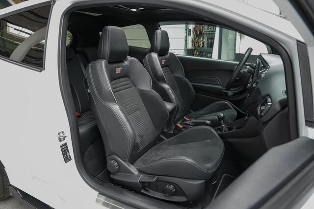 Ford FIESTA 1.5 ST-3 |Milltek dual outlet|Maxton rondom|Performance pakket|launch control|B&O|navigatie|parkeercamera|BLISS|