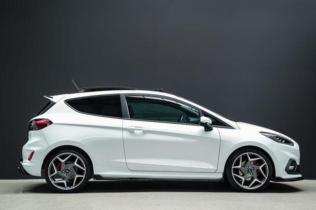 Ford FIESTA 1.5 ST-3 |Milltek dual outlet|Maxton rondom|Performance pakket|launch control|B&O|navigatie|parkeercamera|BLISS|