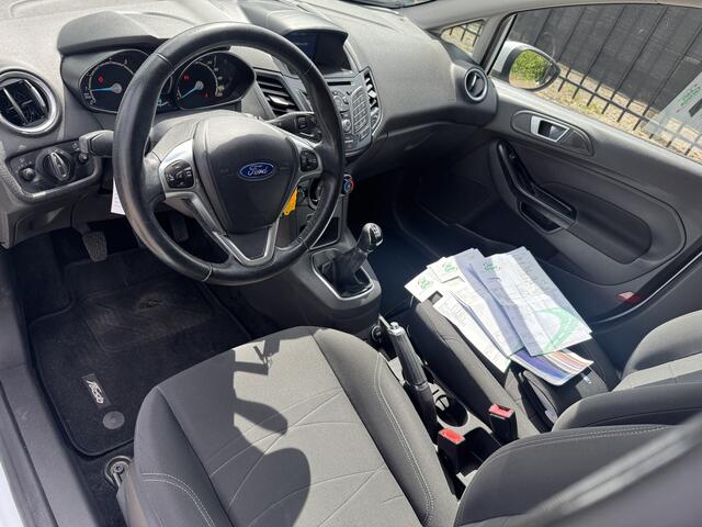Ford FIESTA 1.0 Style 5 Drs Airco/Cruise/Navigatie