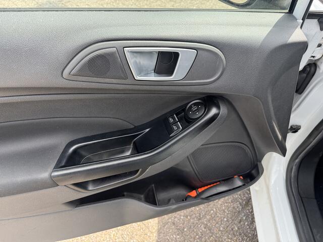 Ford FIESTA 1.0 Style 5 Drs Airco/Cruise/Navigatie