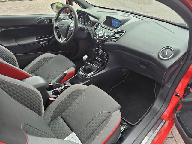 Ford FIESTA 1.0 EcoB. Black Edit
