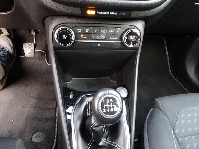 Ford FIESTA 1.0 EcoBoost Titanium Automatische airco, naviagtie, parkeersensoren voor en achter, cruise controle, licht metalen velgen, enz.