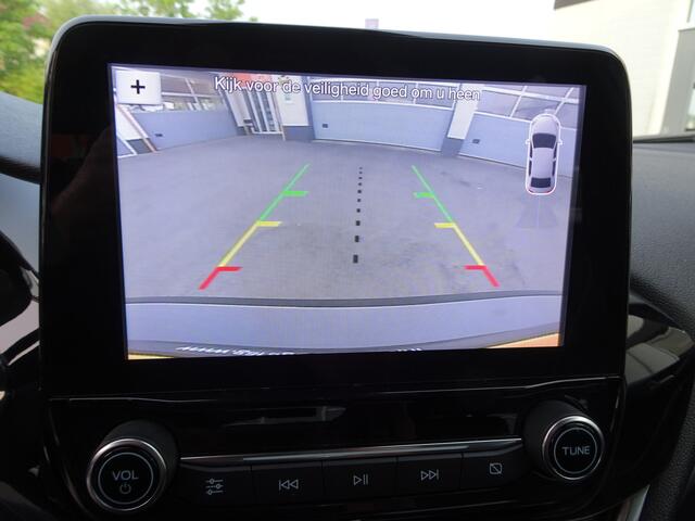 Ford FIESTA 1.0 EcoBoost Titanium Automatische airco, naviagtie, parkeersensoren voor en achter, cruise controle, licht metalen velgen, enz.