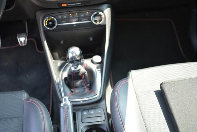 Ford FIESTA 1.0 EcoBoost ST-Line Super mooi rood, met alle functies erop die je wilt hebben voor deze mooie ST-line. De functies, zoals carplay, navigatie, airco en cruisecontrol.