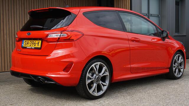 Ford FIESTA 1.0 126pk EcoBoost ST-Line 3Drs Leder/Alcantara 18inch LM LED *Race Red * NL auto! 123484km!