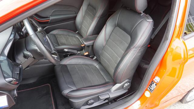 Ford FIESTA 1.0 126pk EcoBoost ST-Line 3Drs Leder/Alcantara 18inch LM LED *Race Red * NL auto! 123484km!