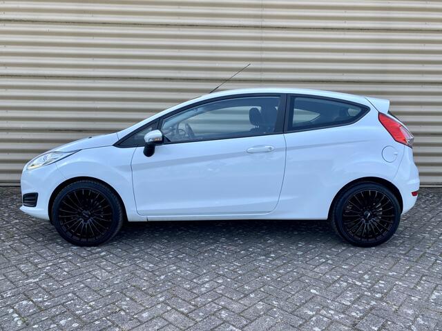 Ford FIESTA 1.0 Style | 17 inch LMV, Navi, Airco |
