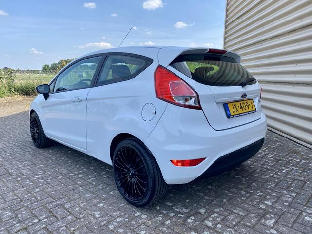 Ford FIESTA 1.0 Style | 17 inch LMV, Navi, Airco |